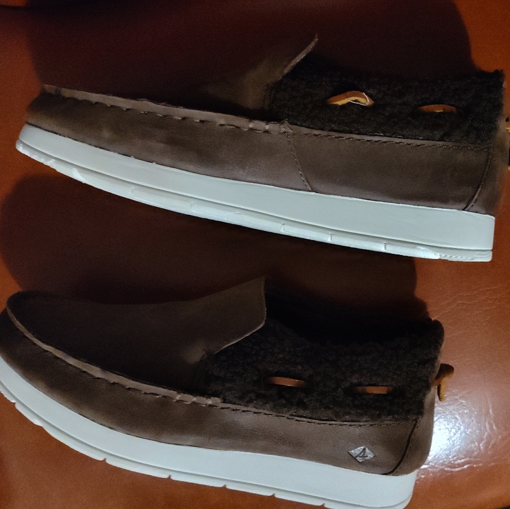Girls Winter shoes, New without tag